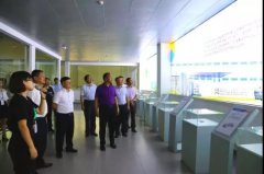 新疆若羌縣委副書記、縣長艾山江帶領考察團走